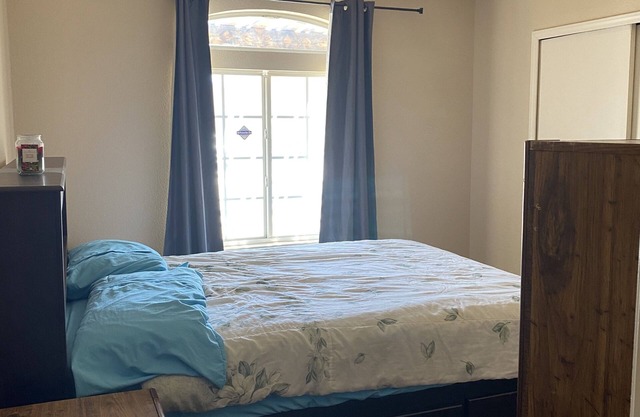 ROOM ONLY! Safe, family oriented neighborhood.