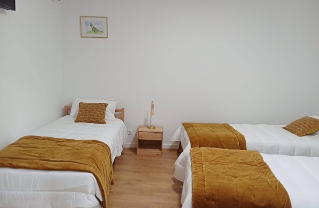 Room 'Quarto 5 Rc - Quinta Df' with Mountain View, Wi-Fi and Air Conditioning