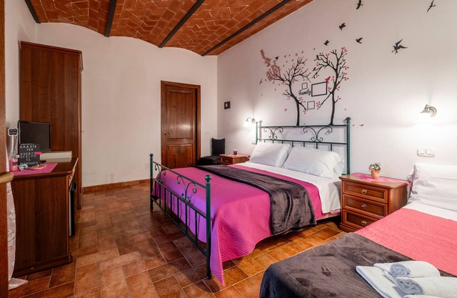 Room 'Rosa' with Shared Pool and Shared Garden