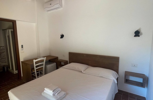 Room 'Santa Lorica - Camera 19' with Shared Pool, Wi-Fi and Air Conditioning