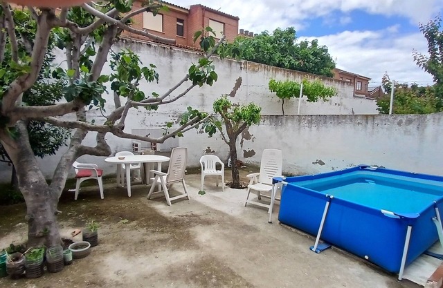 Room-triple Room in Chalet in Toledo