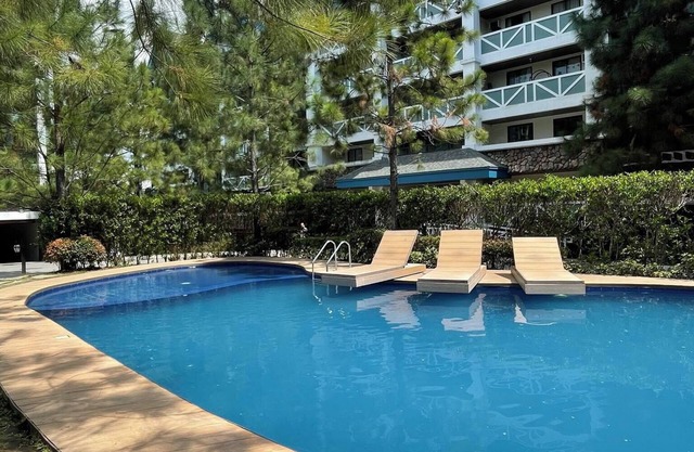 Room with Pool and Playground Close to Sky Ranch