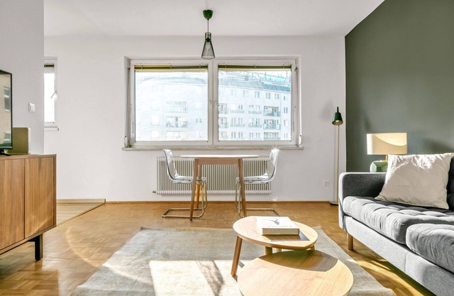 Roomy Landstraße 1BR w/Elevator, near Metro U3, by Blueground