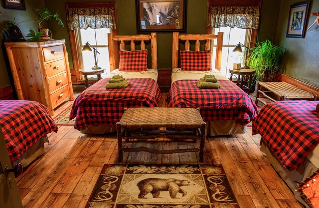 RoosterComb Inn