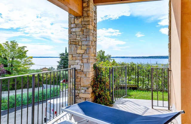 RosaDeiVenti: 3 bedroom std., lake view, 2 pools, central location