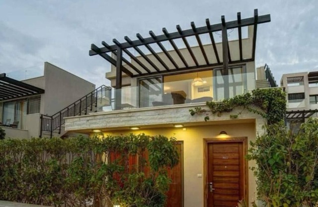 Rose beach chalet