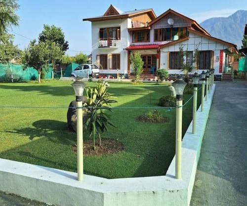 Rose Bowl Guest House Homestay