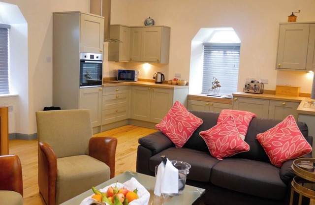 Rose Cottage, 2 Bedrooms with Hot Tub