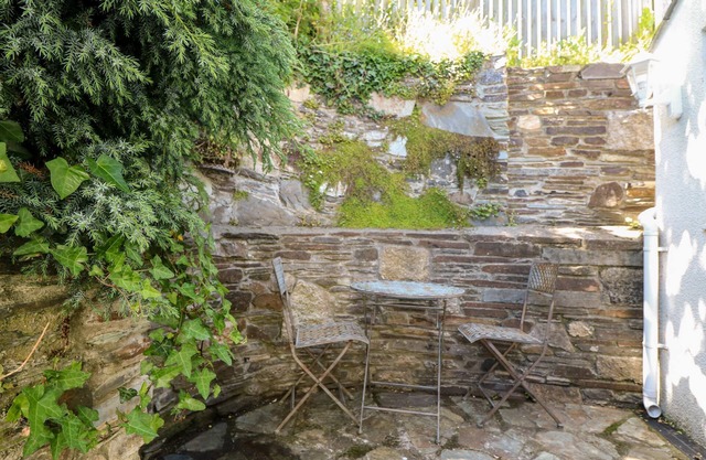 ROSE COTTAGE, pet friendly, character holiday cottage in Wadebridge