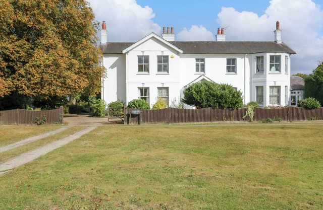 ROUGH HILL HOUSE, pet friendly, country holiday cottage in Bicknacre