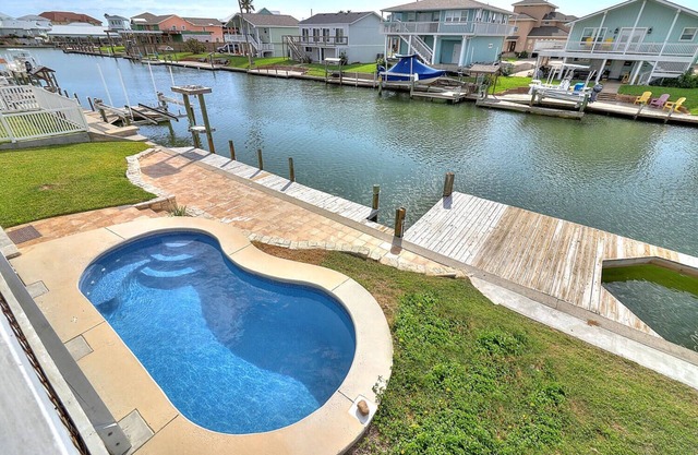 Royal Estes! Large Home! Canal front! Private pool! Firepit!