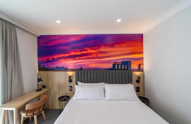Royal Hotel-Motel