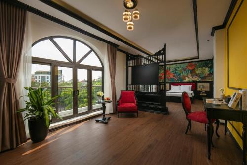 Royal Hotel & Spa Vinh Yen 2
