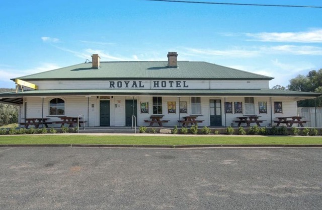 Royal hotel tambar springs