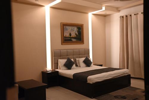 Royal Mark Lodges