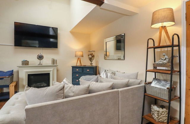 ROYAL NEXT VIEW, romantic, luxury holiday cottage in Kirkby Lonsdale