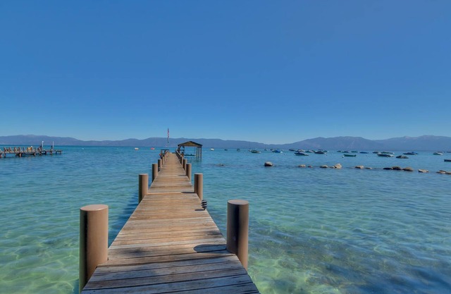 Rubicon Bay Lakefront by Tahoe Getaways - 4BR + Bonus Room. Pier & Buoy