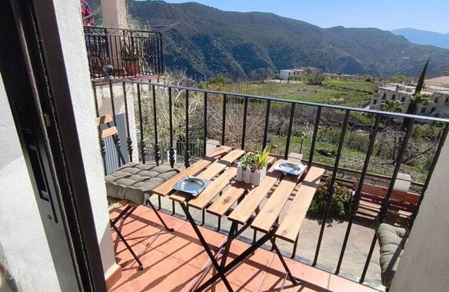 Rural House up to 14 people Alpujarra Granadina, La Almazara