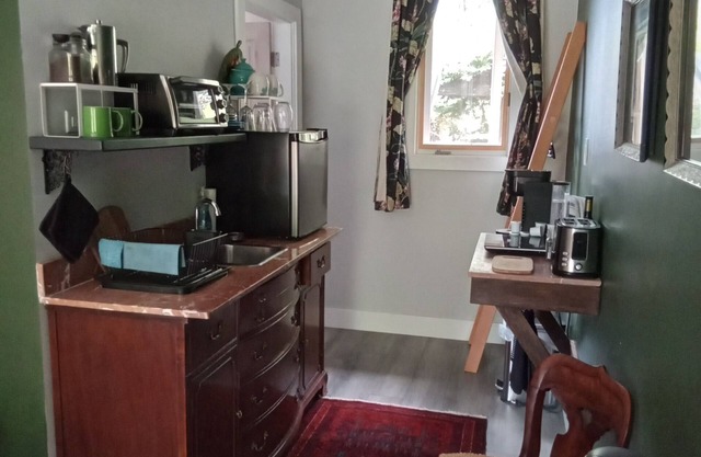 Rural setting, semi- detached suite , amenities close by