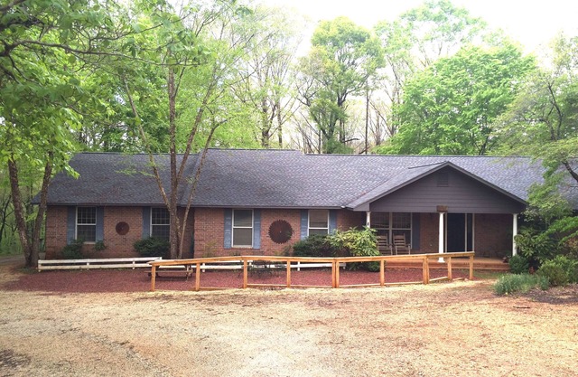 Rushing Waters retreat lodge in Loachapoka, Al