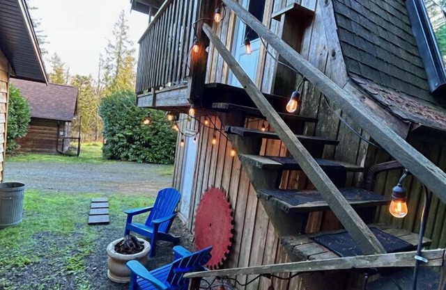 Rustic 1 Bedroom farm style loft with fire pit