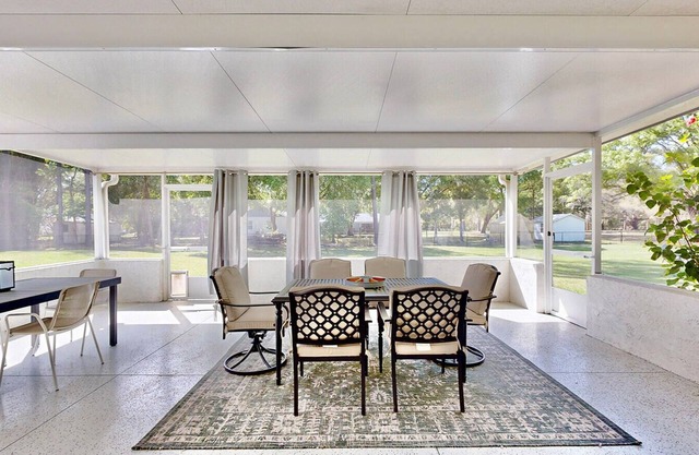 Rustic 3 Bedroom Home in Wesley Chapel!