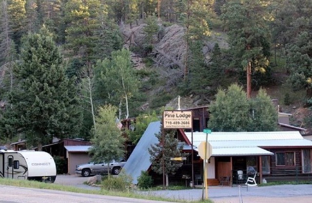 Rustic cozy Cabin in beautiful San Isabel - great couples getaway
