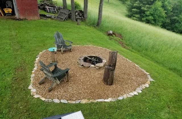 Rustic farmhouse w/firepit
