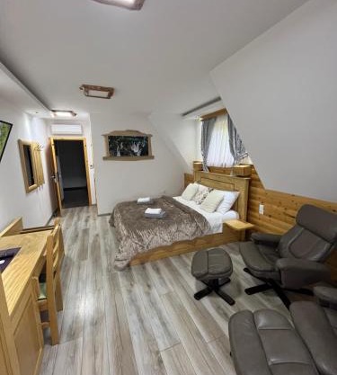 Rustic Inn River