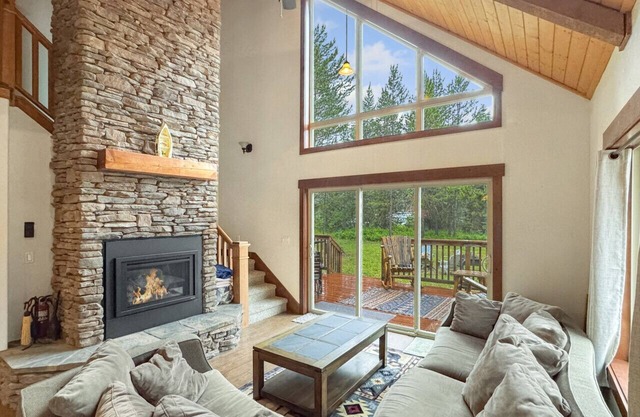 Rustic Modern Mountain Retreat Near Boulder Creek