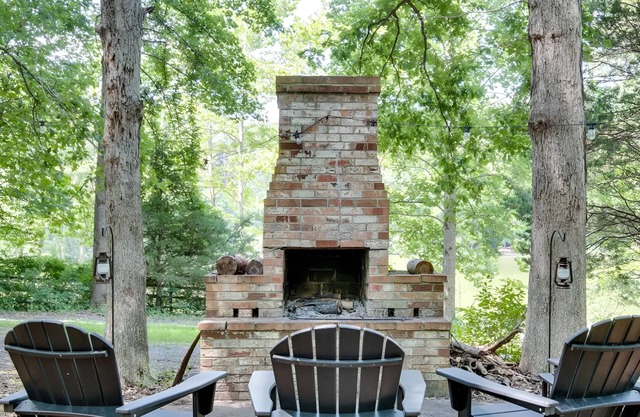 Rustic Lakeview Cabin: Gazebo, Chimney & Grill