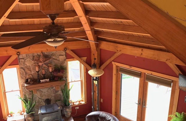 RUSTIC yet ELEGANT! TALL TIMBERS LODGE in the Thousand Islands