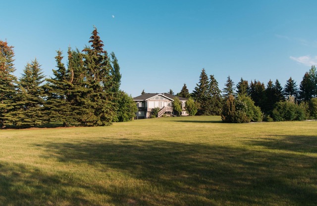 RV Camping on 2.5 acres - only 3 minutes from South Red Deer