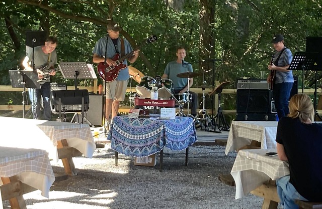 SADDLEBROOK ACRES HORSE FARM & COUNTRY COTTAGE HAS A LITTLE BIT FOR EVERYONE!