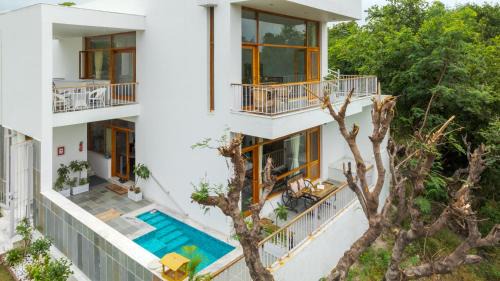 SaffronStays Villa Bougain - 2 bedroom pool villa with lake view