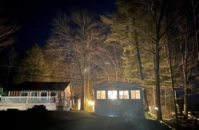 Sage Lake Hideaway!! 2 cottages on 2.5 acres! Stunning views and privacy!