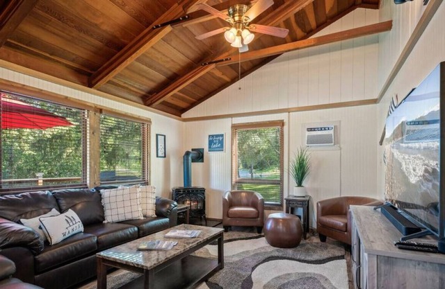 Sagle Property · Schweitzer/Hot Tub/Game room/Pets/No Guest Fee!