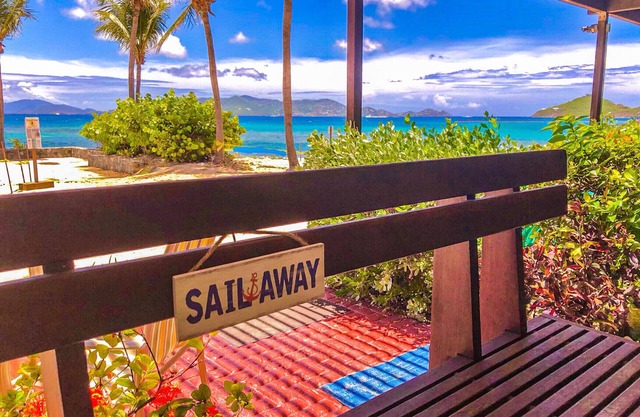 Sail Away II-WOW Beachfront to Paradise and Remodeled Throughout