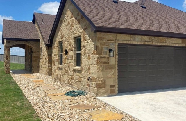 SALADO STONE RETREATnCharming 3-bedroom house with WiFi, AC in delightful Salado