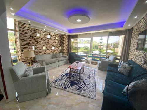 Salah Eldin 2 bed rooms Super Lux Chalet apartment , Garden&sea view, first floor , Family only سوبر لوكس شاليه دور اول المعموره الشاطىء اسكندريه Mamoura Alexandria مع كارنيهات الدخول طول السنه و الشاطىء الخاص من اول مايو لنهايه اكتوبر للعائلات