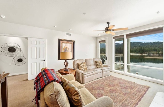 Salmon Run Condo - Overlooking the Spokane River