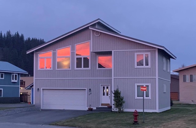 Saltwater and Snowflakes a welcoming 4-bedroom house with WiFi in Valdez