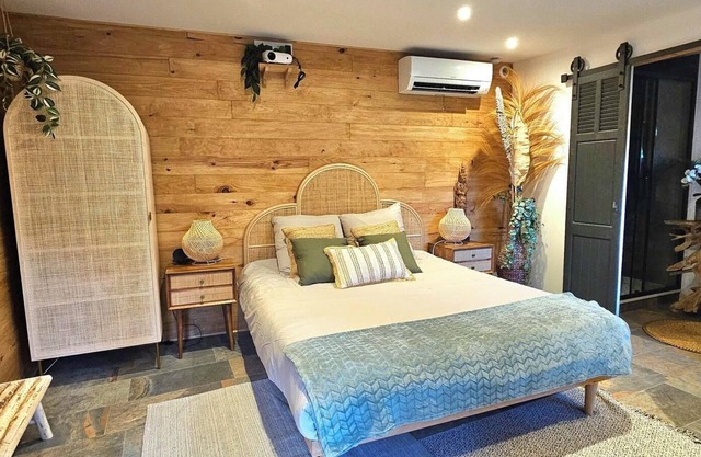 Samadhi, gîte with garden, air conditioning, jacuzzi, private parking, pets welcome