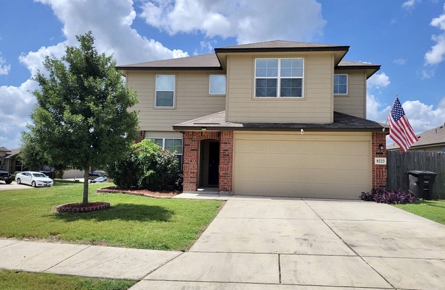 San Antonio home near BMT, Riverwalk, Alamo, and Sea World