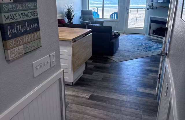 "Sand and Sunsets" an Oceanfront Condo in Rockaway Beach