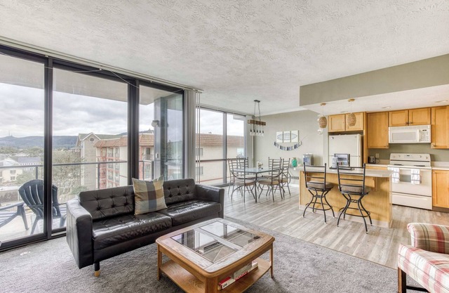 Sand & Sea (414) Hang 10 Hideaway - Ocean View Dog Friendly