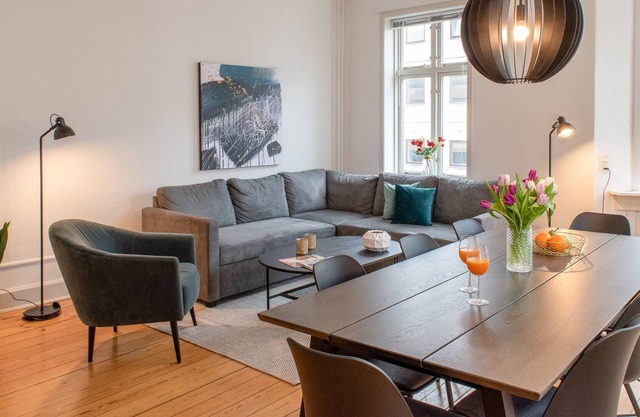 Sanders Boulevard - Smart 3-Bdr. Apt. By the Canal