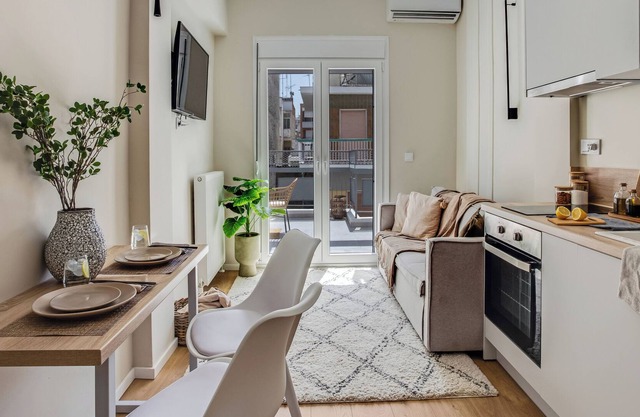 Sanders New Town-Nice 1-Bdr. Apt. w/balcony