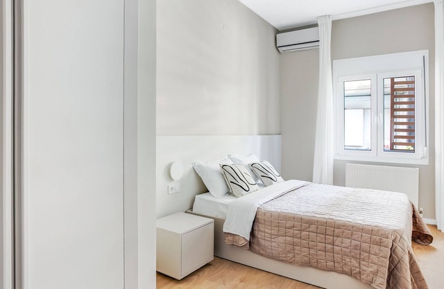 Sanders New Town - Pleasant 1-Bdr. Apt. w/ Balcony