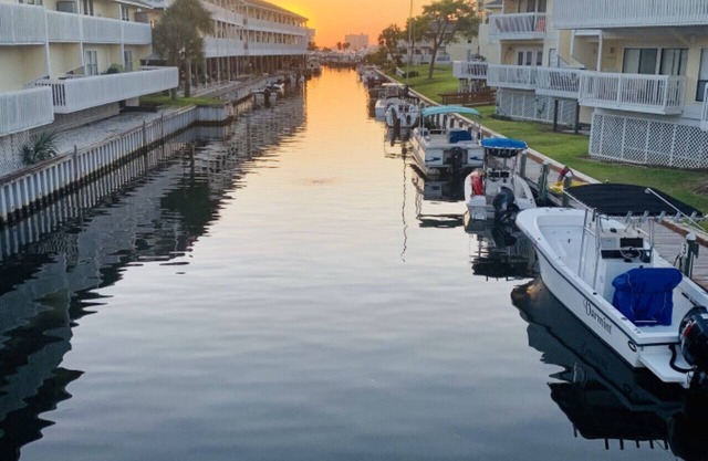 Sandpiper Cove 7200 2 Bedroom 2 Bathroom Beach Getaway in Destin, FL FREE Beach Service